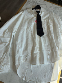 Camicia over con cravatta