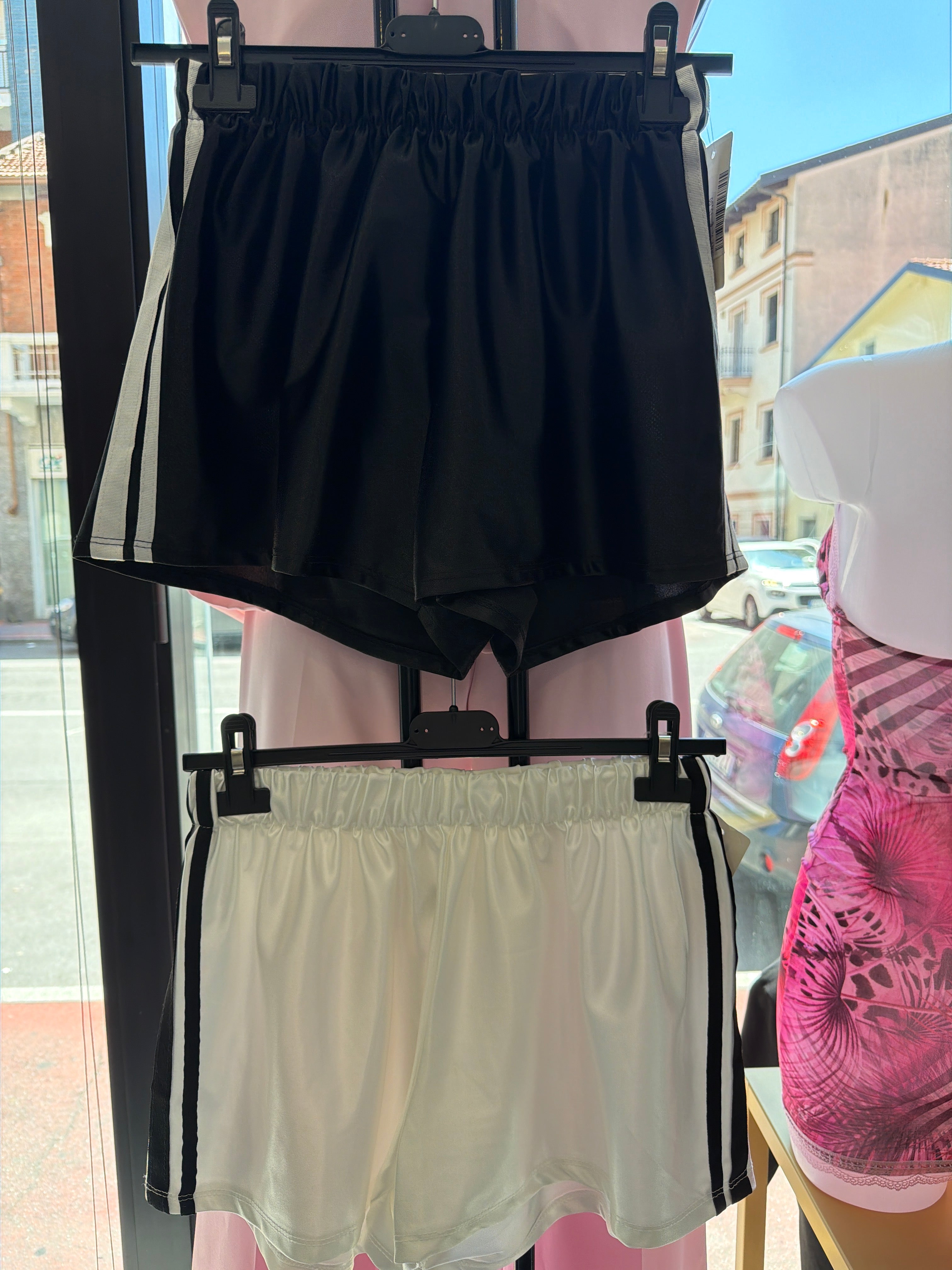 Shorts raso