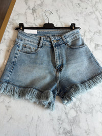 Short Denim sfrangiato