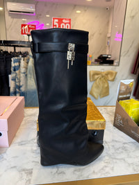 Stivale modello Givenchy