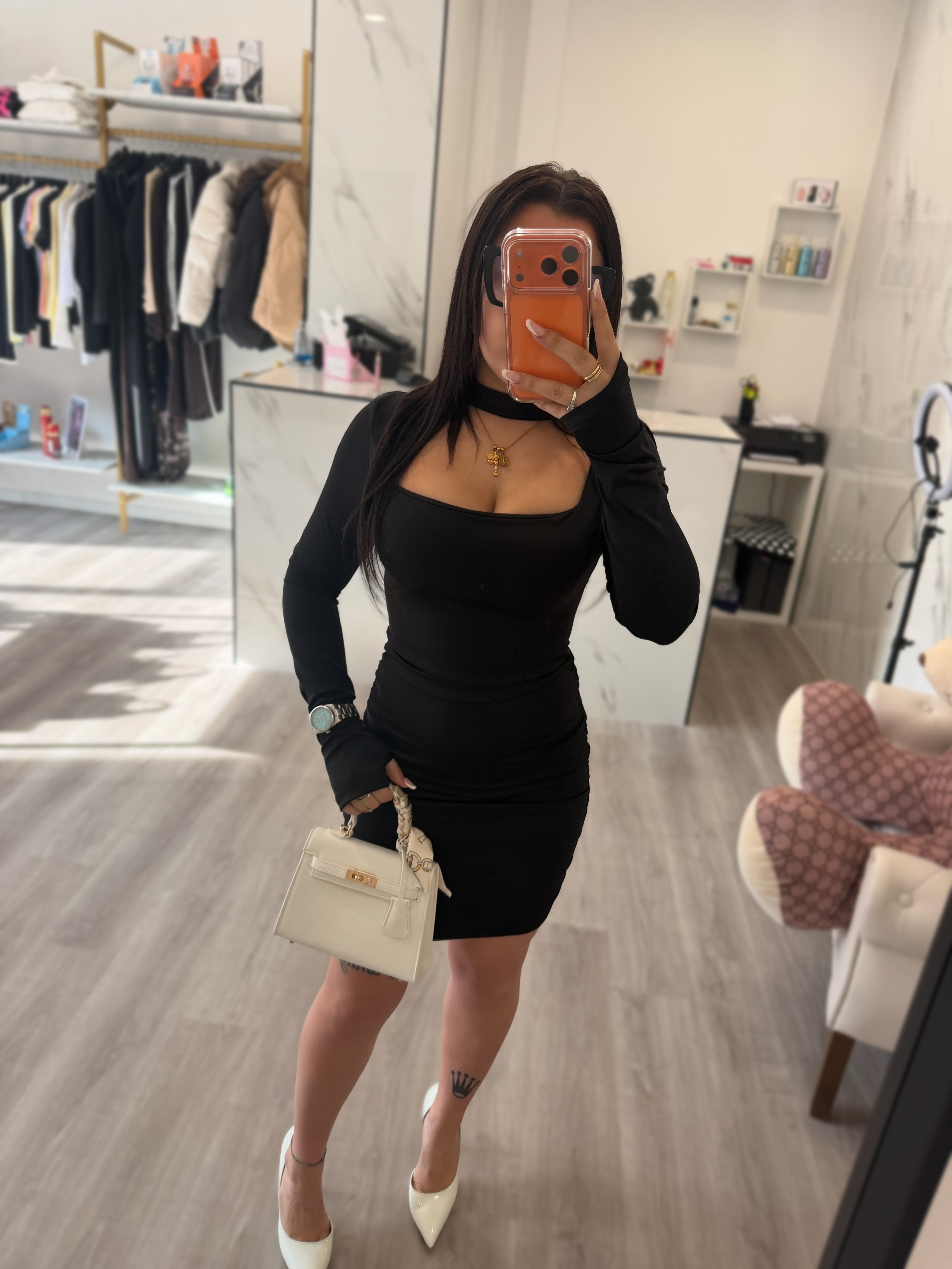 Abito choker
