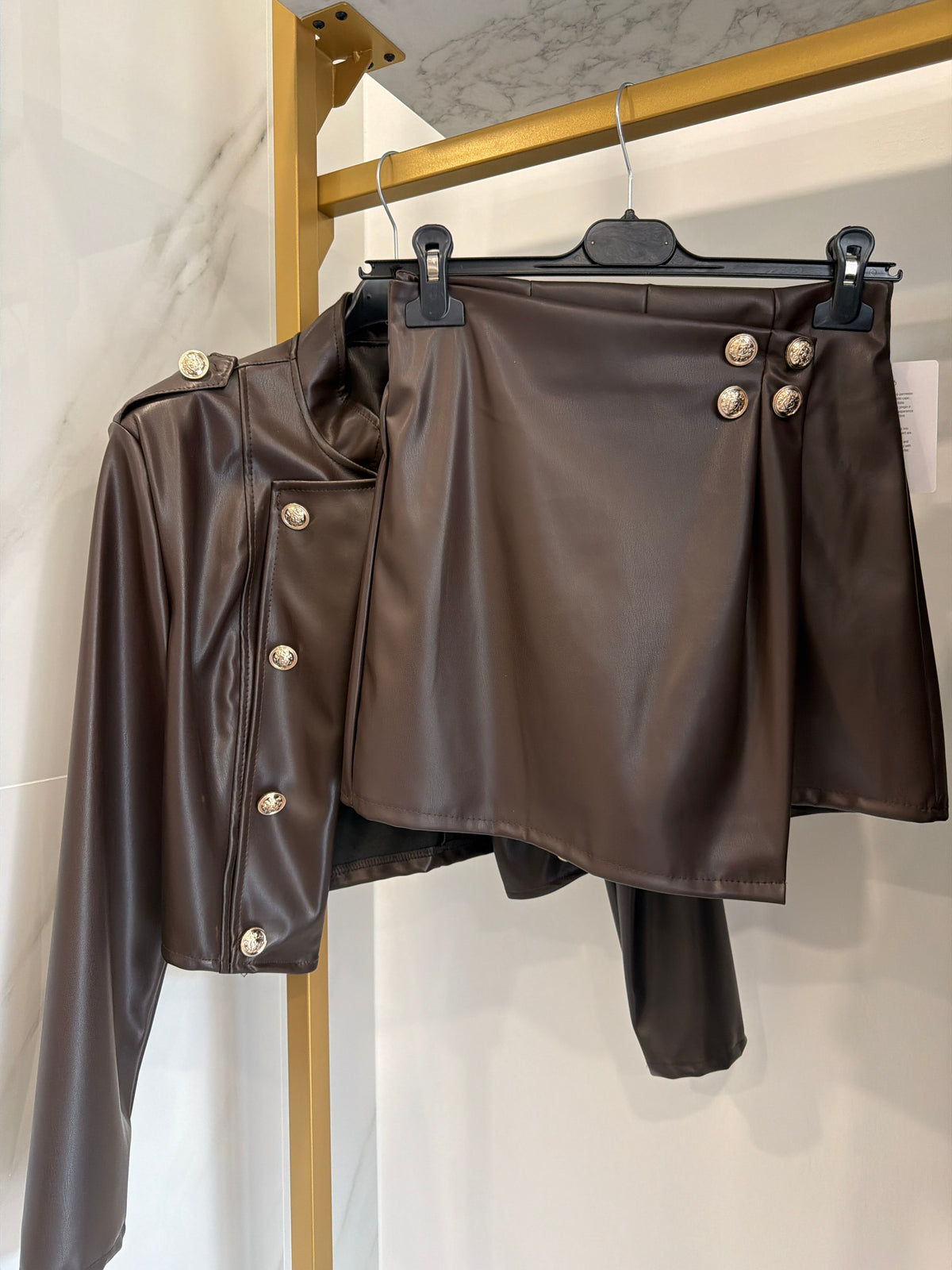 Coordinato in eco pelle marrone